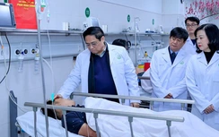 Thủ tướng xúc động, chia sẻ với các bác sĩ, bệnh nhân phải làm việc, điều trị xuyên Tết 