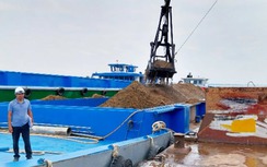 Sôi động ngày nghỉ Tết đầu tiên tại những mỏ cát Đồng Tháp