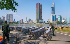 Trận địa pháo hoa trước giờ đón năm mới 2024 ở TP.HCM