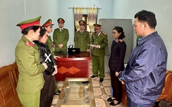 Bắt phó chủ tịch xã ở Hà Giang chiếm đoạt tiền tặng thưởng Huy hiệu Đảng