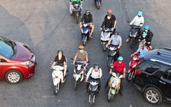 TP.HCM: Xe máy, ô tô hỗn loạn tại "ngã tư bất ổn" Nguyễn Văn Linh - Nguyễn Hữu Thọ