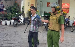 Bắt đối tượng vừa ra tù cầm dao "múa" giữa đường