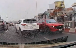 Tài xế thản nhiên quay xe rồi đi ngược chiều trên cầu Vĩnh Tuy