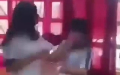 Xôn xao clip nữ sinh đánh bạn tới tấp trong lớp học vì làm hỏng thỏi son