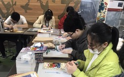 Người khuyết tật kiếm tiền tỷ nhờ “hồi sinh” vải vụn