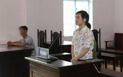 Gã đàn ông đâm 3 cảnh sát lĩnh án 2 năm tù