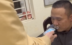 Phẫn nộ cảnh tài xế dương tính ma túy, tông ô tô cảnh sát rồi bỏ chạy, gây tai nạn