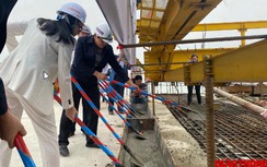 Hợp long cầu vượt sông dài nhất cao tốc Bắc - Nam