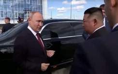 Ông Kim Jong Un lần đầu đi ô tô sang do Tổng thống Putin tặng