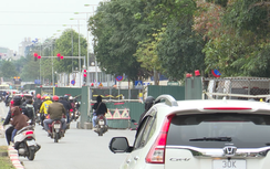 Hà Nội: Loạt lô cốt dự án chậm tiến độ chặn cửa nhà dân suốt nhiều năm