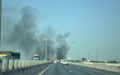 Khói mù mịt trên cao tốc TP.HCM - Trung Lương là do người dân đốt đồng