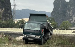 Tạm giữ 3 ô tô đổ trộm chất thải sau phản ánh của Báo Giao thông