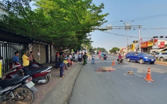 Rơi vào điểm mù, người phụ nữ bán vé số bị xe tải cán tử vong