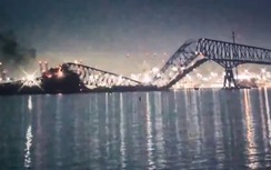 Vụ tàu đâm sập cầu ở Mỹ: Lo ngại nhiều người chết và mất tích