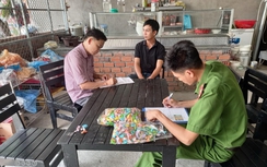 Ăn kẹo lạ bày bán trước cổng trường, 30 học sinh nôn ói
