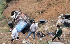 Xe tải đâm xuống ta luy âm, 4 người bị thương trên QL4D ở Lào Cai