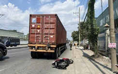 Xe container chạy vào làn xe máy, cán tử vong người đàn ông chạy cùng chiều