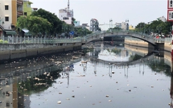 TP.HCM: Chi nghìn tỷ cải tạo, rác vẫn ngập kênh rạch