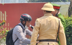 Tài xế "chột dạ" định thông chốt vì uống bia buổi sáng thì chiều gặp CSGT