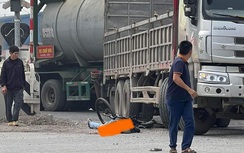 Xe tải chuyển hướng cuốn người đi xe đạp vào gầm, tử vong tại chỗ