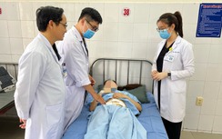 Bóc tách khối u chứa cả răng, tóc, xương, cứu nữ bệnh nhân 33 tuổi