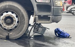 Ô tô tải cuốn xe đạp vào gầm, một học sinh nhập viện