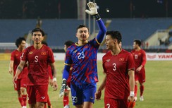 Sắp quyết đấu Indonesia, HLV Troussier bị vận đen khó hiểu đeo bám