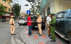 Hải Phòng xử mạnh ô tô dừng đỗ sai quy định, ngày đầu xe tỉnh khác chỉ nhắc nhở