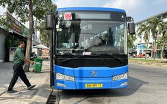 Hành khách hài lòng khi trải nghiệm xe buýt mới ở TP.HCM