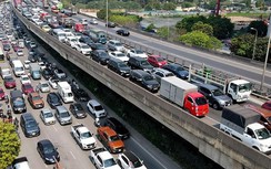 Vì sao Hà Nội chậm thu hồi phù hiệu xe kinh doanh vận tải vi phạm?