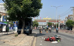 Tông vào xe tải đang đậu trên vỉa hè, người phụ nữ đi xe máy tử vong