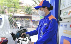 Giá xăng trái chiều, dầu tăng mạnh