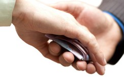 Gia Lai: Bắt hai cán bộ phòng tài nguyên môi trường huyện Ia Grai