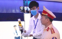 Mật phục bắt 2 đối tượng trốn nã trên xe khách