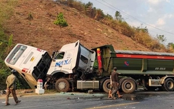 Chuyện vợ chồng bác sĩ xé khăn băng bó, ép tim cứu sống người bị tai nạn ở Kon Tum