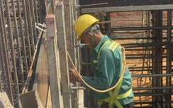 Công nhân hăng say thi công sân bay Long Thành giữa nắng nóng 40 độ