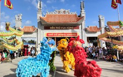 Ngàn người thành kính dâng hương tại đền thờ Vua Hùng ở Cà Mau