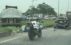 Xe đầu kéo vắt chéo dải phân cách sau tai nạn, cao tốc Hà Nội - Lạng Sơn ùn tắc kéo dài