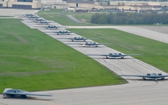 Mỹ bất ngờ phô diễn sức mạnh loạt siêu máy bay tàng hình B-2 Spirit