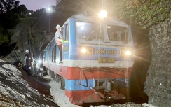 Chuyến tàu đầu tiên qua hầm đường sắt đèo Cả sau sự cố sạt lở
