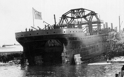 Tàu chiến lâu đời nhất của Hải quân Nga vừa bị Ukraine tấn công quan trọng như thế nào?