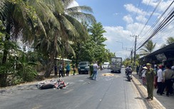 Mở cửa xe tải bất cẩn khiến thanh niên đi xe máy tử vong ở Tiền Giang