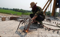 Đẫm mồ hôi thi công dự án cao tốc ở "chảo lửa" miền Trung