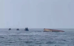 Chìm sà lan trên biển Lý Sơn, phát hiện ba thi thể
