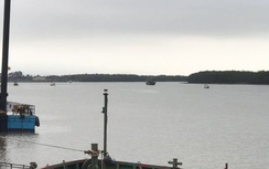 Bản tin TNGT 25/4: Bốn người mất tích sau vụ chìm thuyền trên sông Chanh