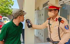 Cảnh sát vào tận bến kiểm tra ma tuý và nồng độ cồn lái xe khách