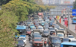 Ngày đầu nghỉ lễ 30/4, cửa ngõ Thủ đô tắc cứng từ sáng sớm, nội đô thông thoáng