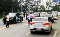 Tạm giữ bằng lái của 4 tài xế xe sang rước dâu dừng giữa đường chụp ảnh