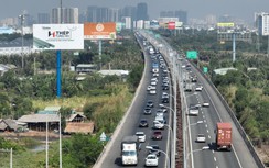 Cao tốc TP.HCM - Long Thành vẫn đông đúc, CSGT căng sức điều tiết phương tiện