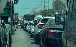 Miền Nam nắng nóng, các hướng đi biển nhiều đoạn ùn tắc